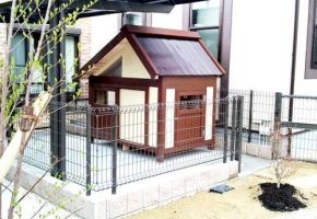 ラブラドールの犬小屋　サイズ８００Ｘ１６００デッキ付き大型犬の小屋としてコンパクトに製作しました